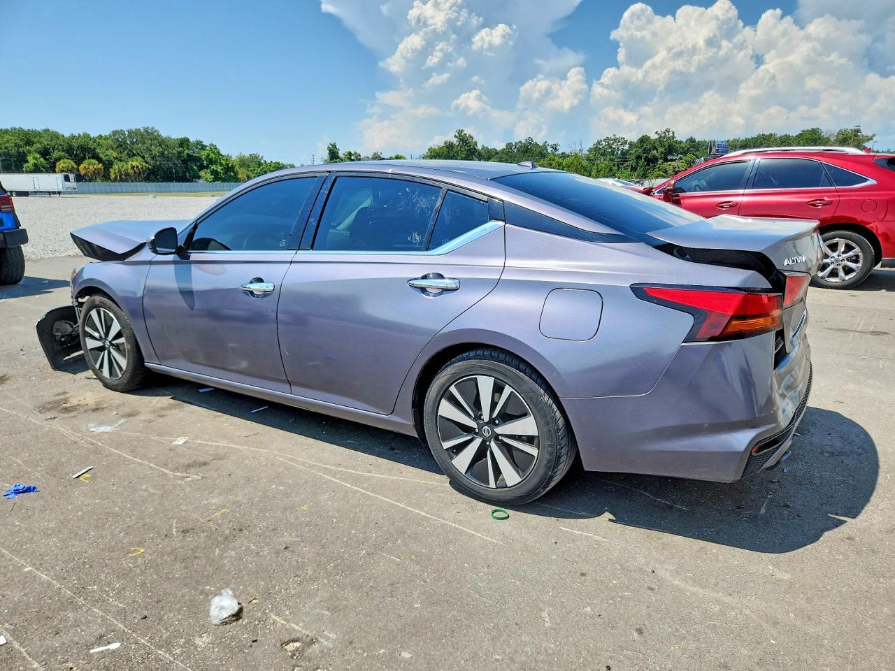 2019 Nissan Altima Sl - Image 2
