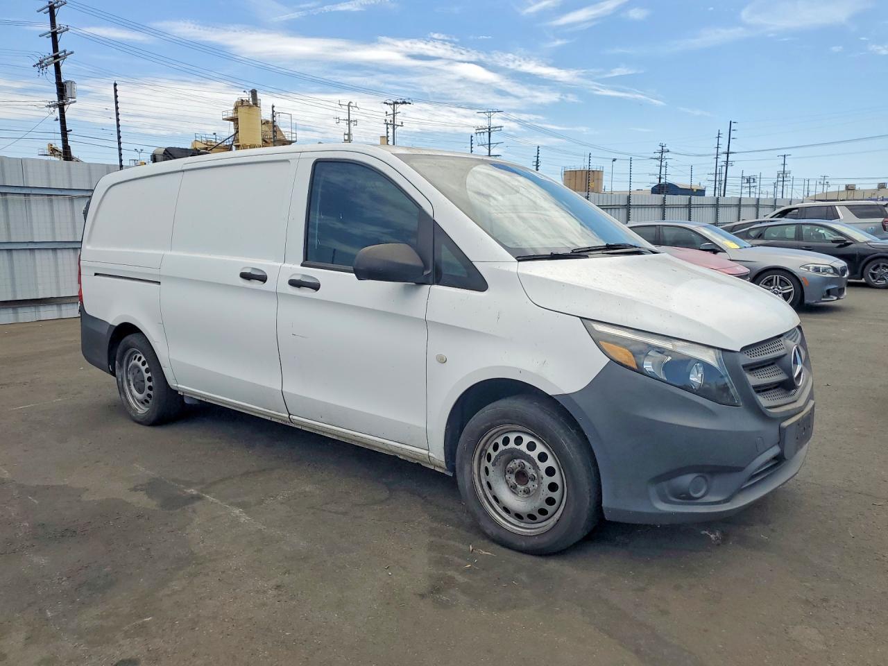 2017 Mercedes-Benz Metris - Фото 4