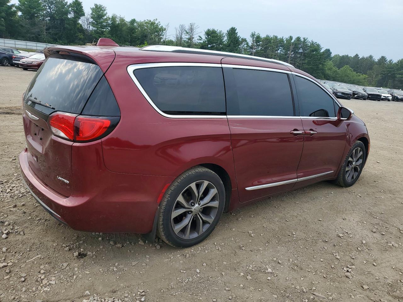 2017 Chrysler Pacifica Limited - Image 3
