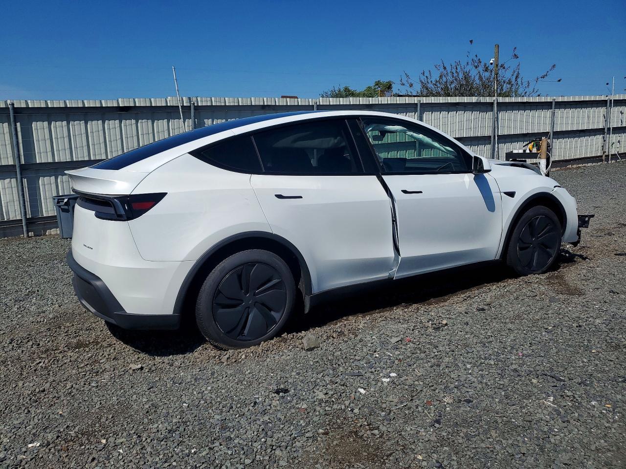2026 Tesla Model Y - Image 3