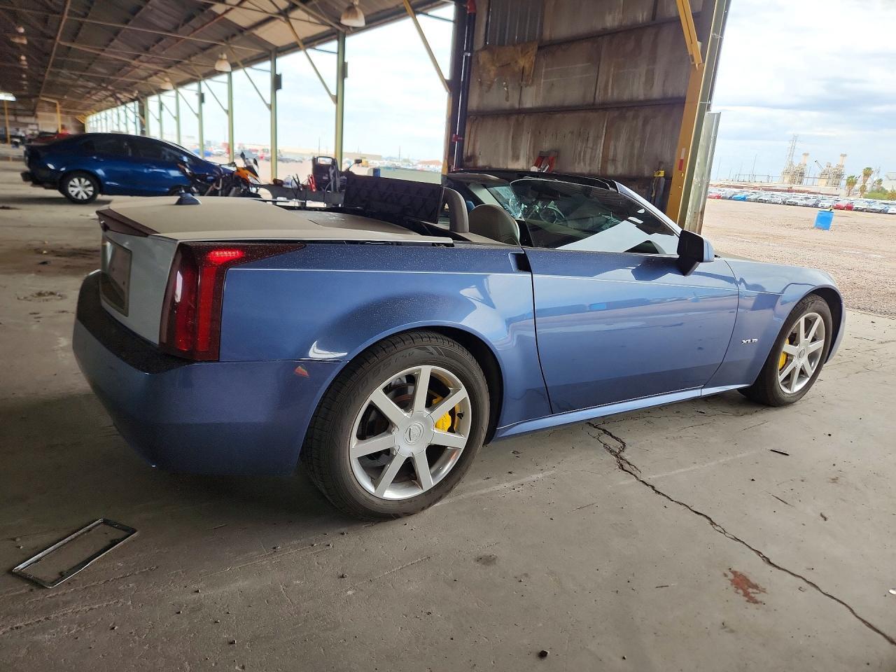 2005 Cadillac Xlr - Image 3