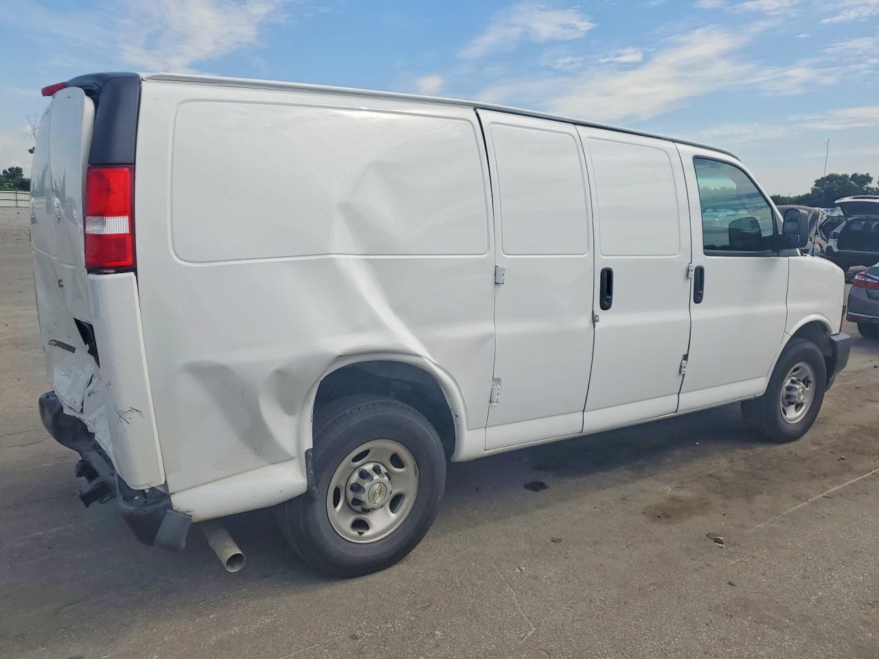 2025 Chevrolet Express G2500 - Фото 3