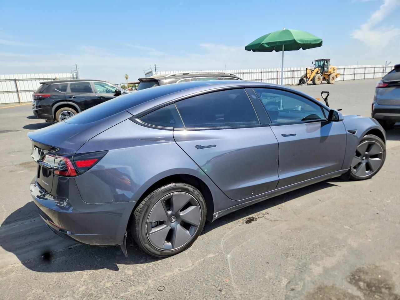 2023 Tesla Model 3 - Фото 3