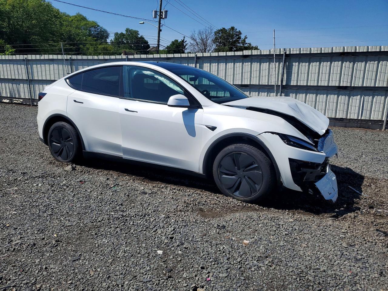2026 Tesla Model Y - Image 4
