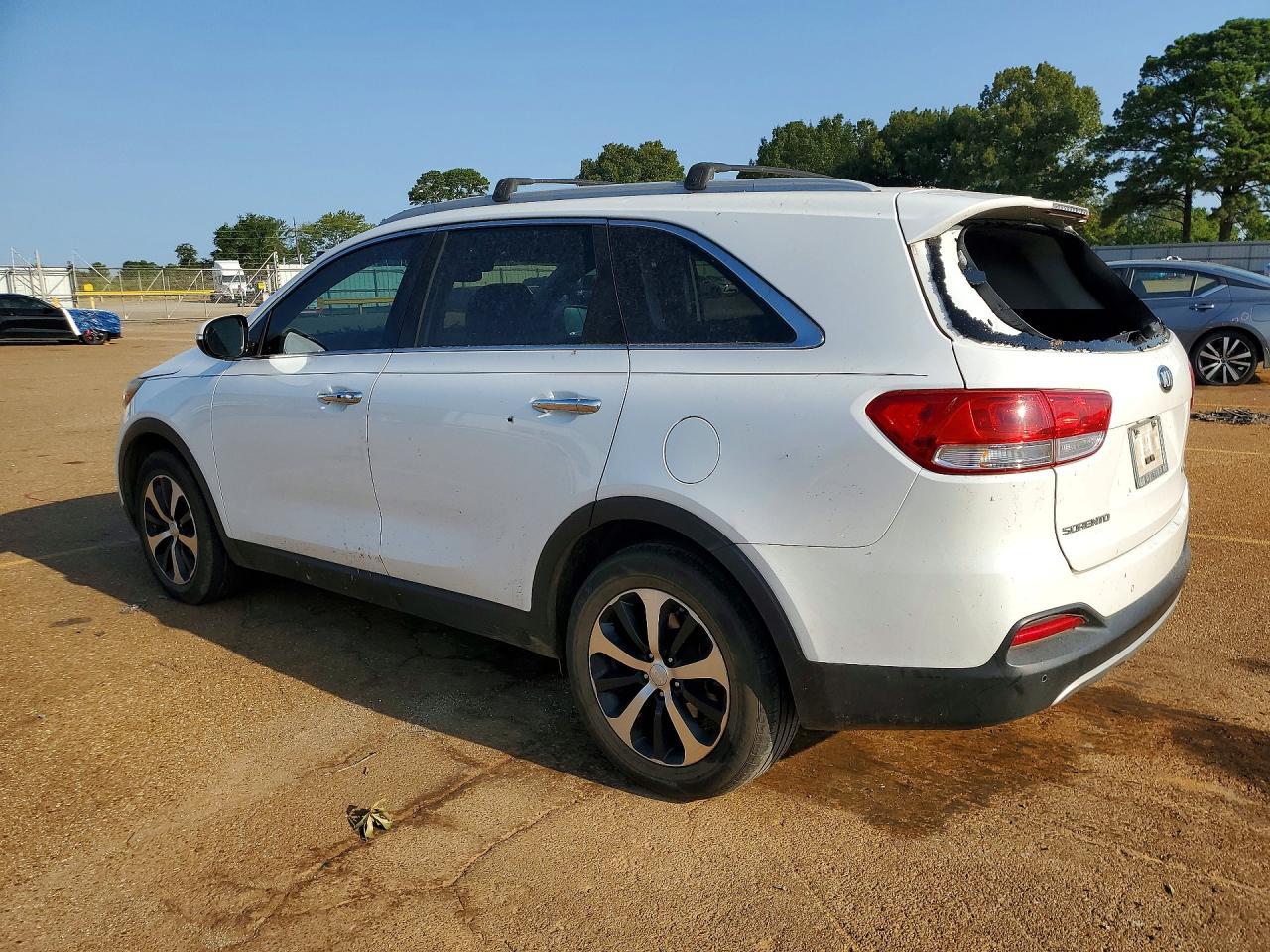 2017 Kia Sorento Ex - Image 2