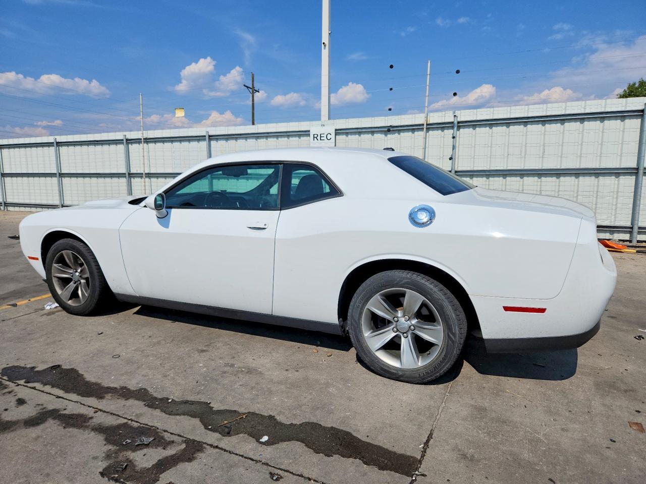 2017 Dodge Challenger Sxt - Фото 2