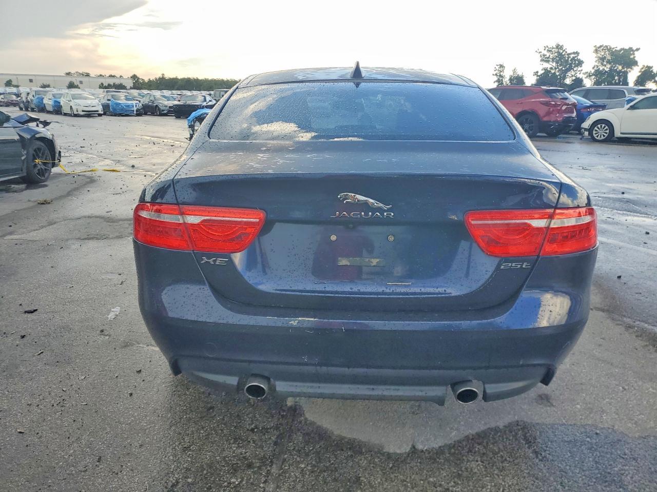 2017 Jaguar Xe - Image 6