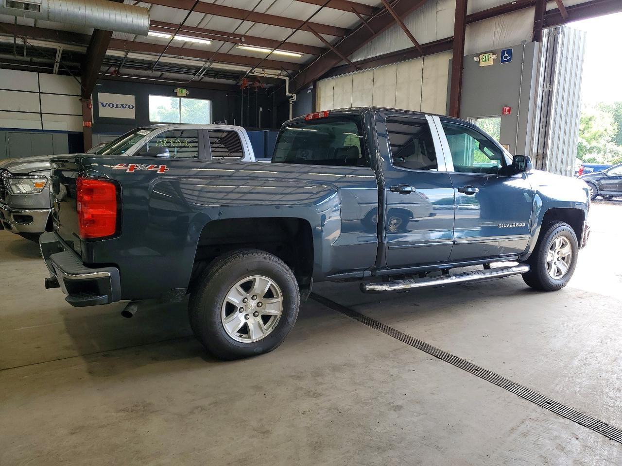2017 Chevrolet Silverado K1500 Lt - Image 3