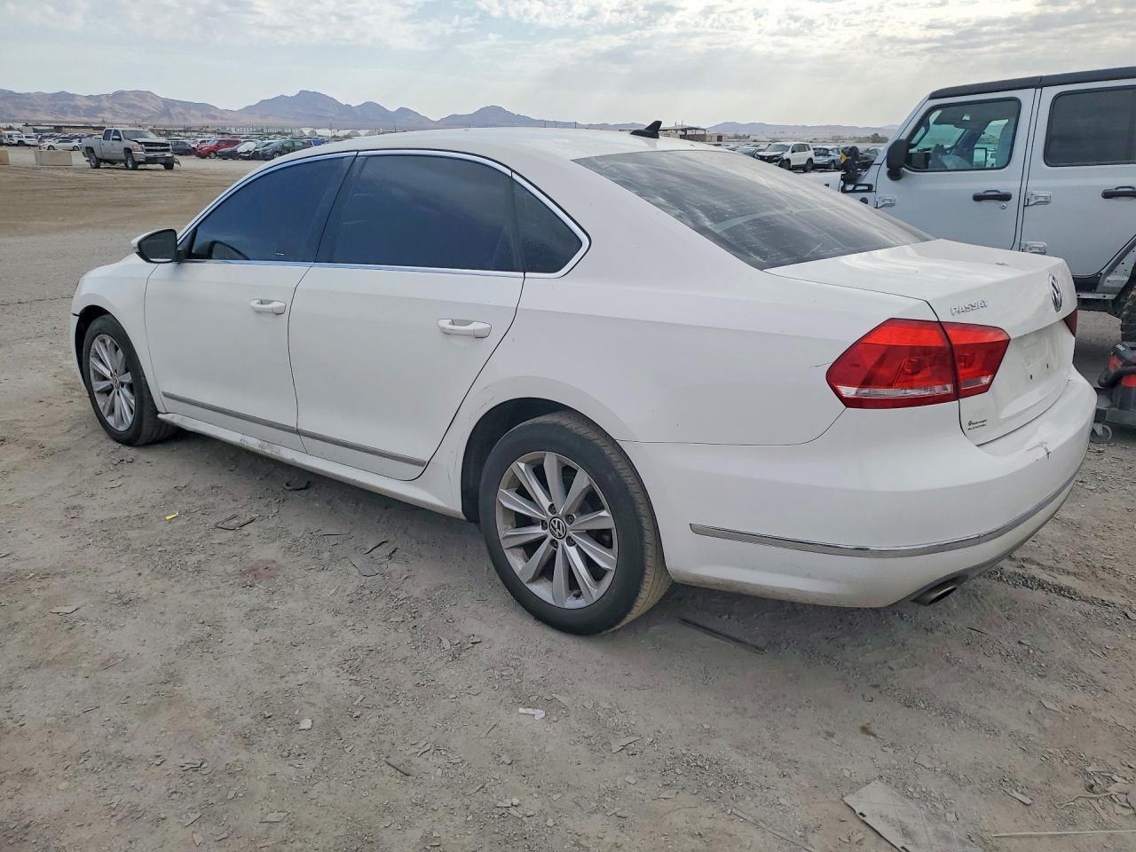 2012 Volkswagen Passat Sel - Image 2