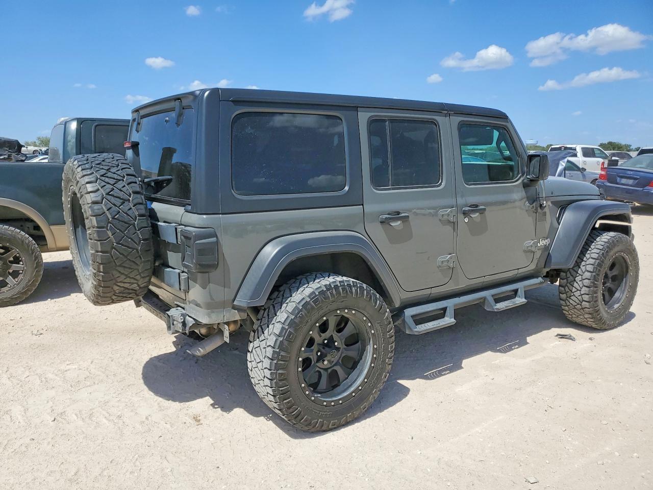 2020 Jeep Wrangler Unlimited Sport - Фото 3