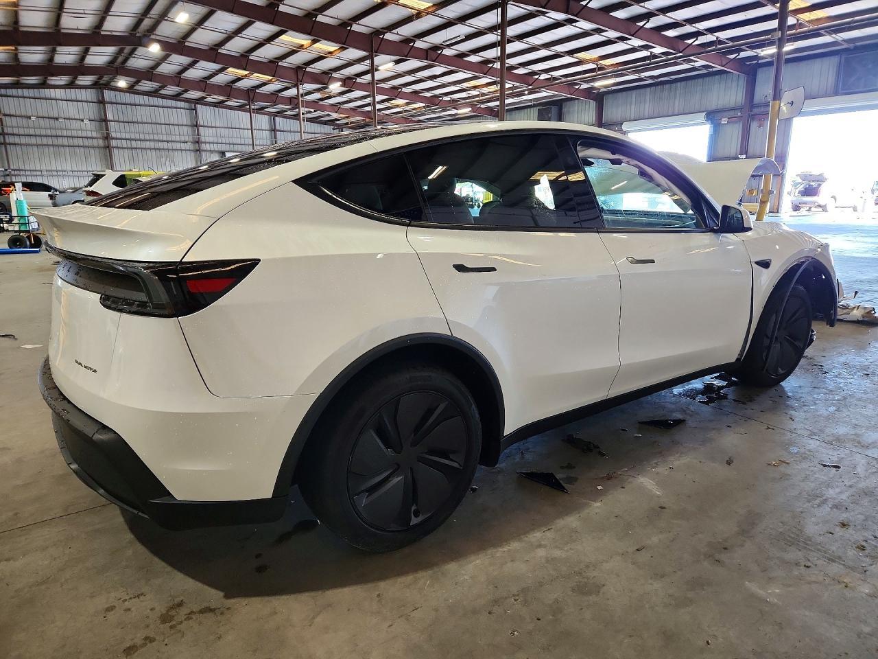 2026 Tesla Model Y - Image 3