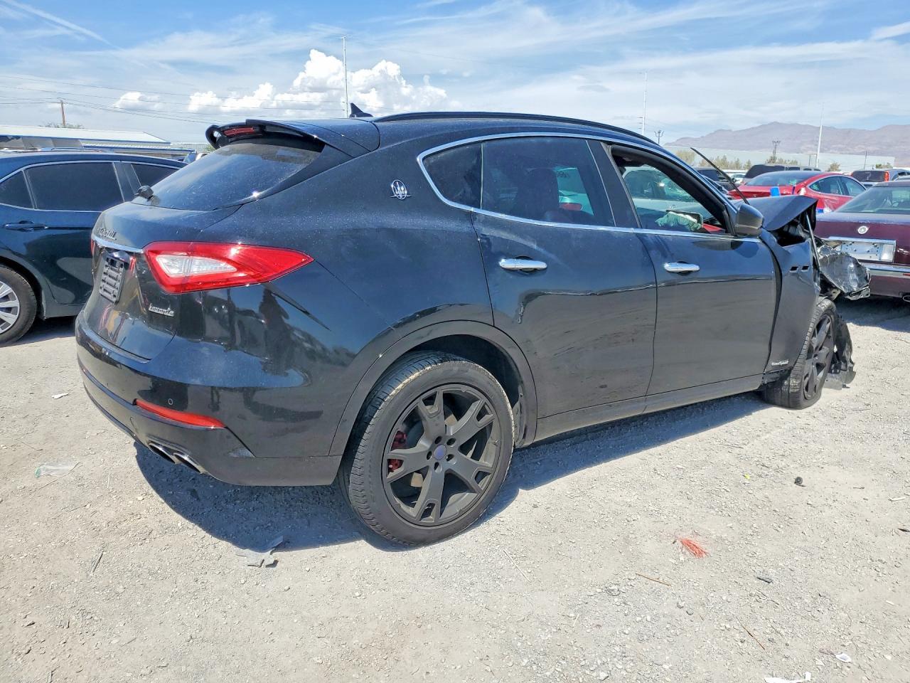 2018 Maserati Levante Sport - Фото 3