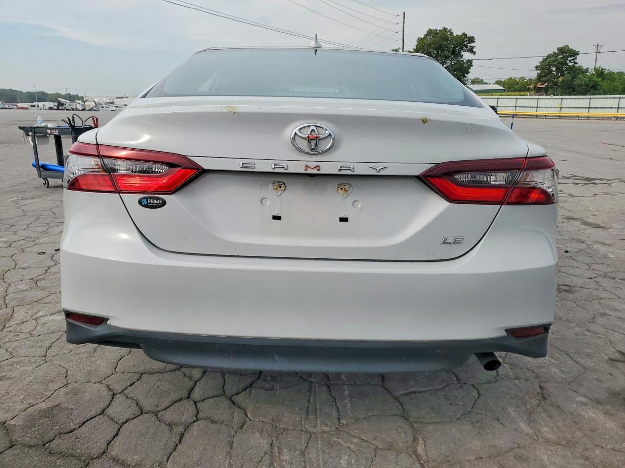 2022 Toyota Camry Le - Image 6