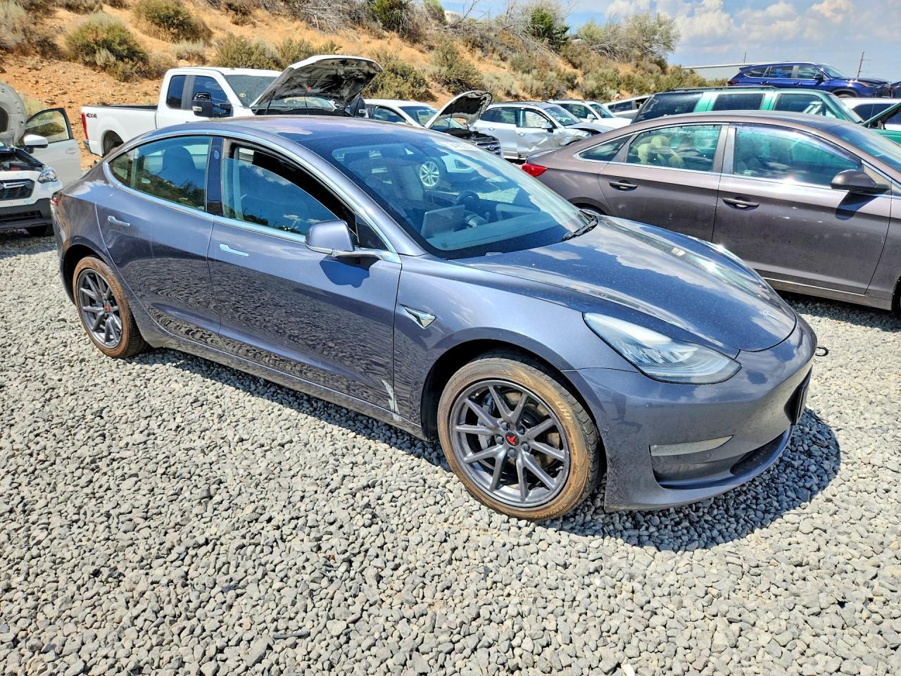 2018 Tesla Model 3 - Фото 4