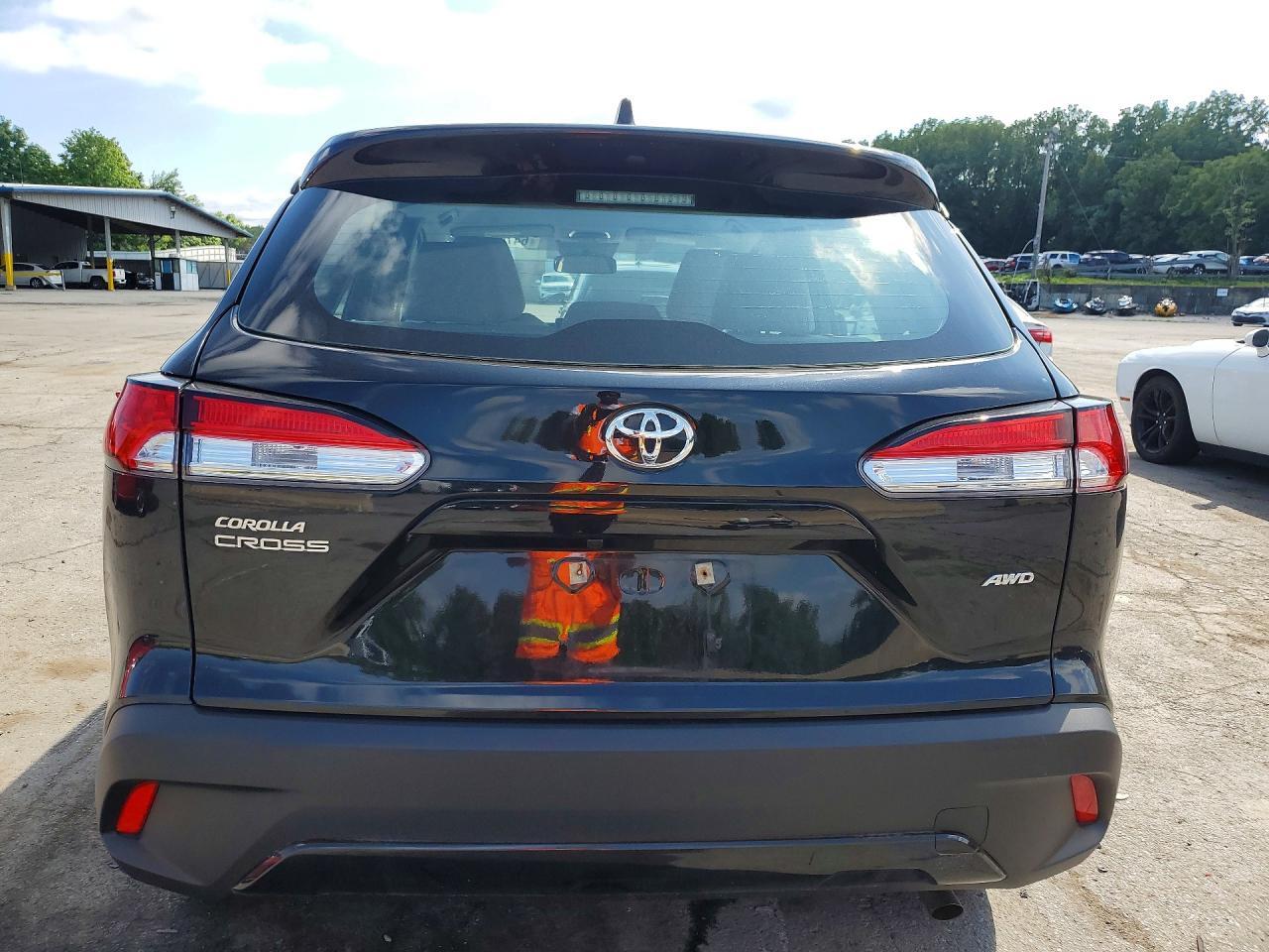 2025 Toyota Corolla Cross L - Image 6