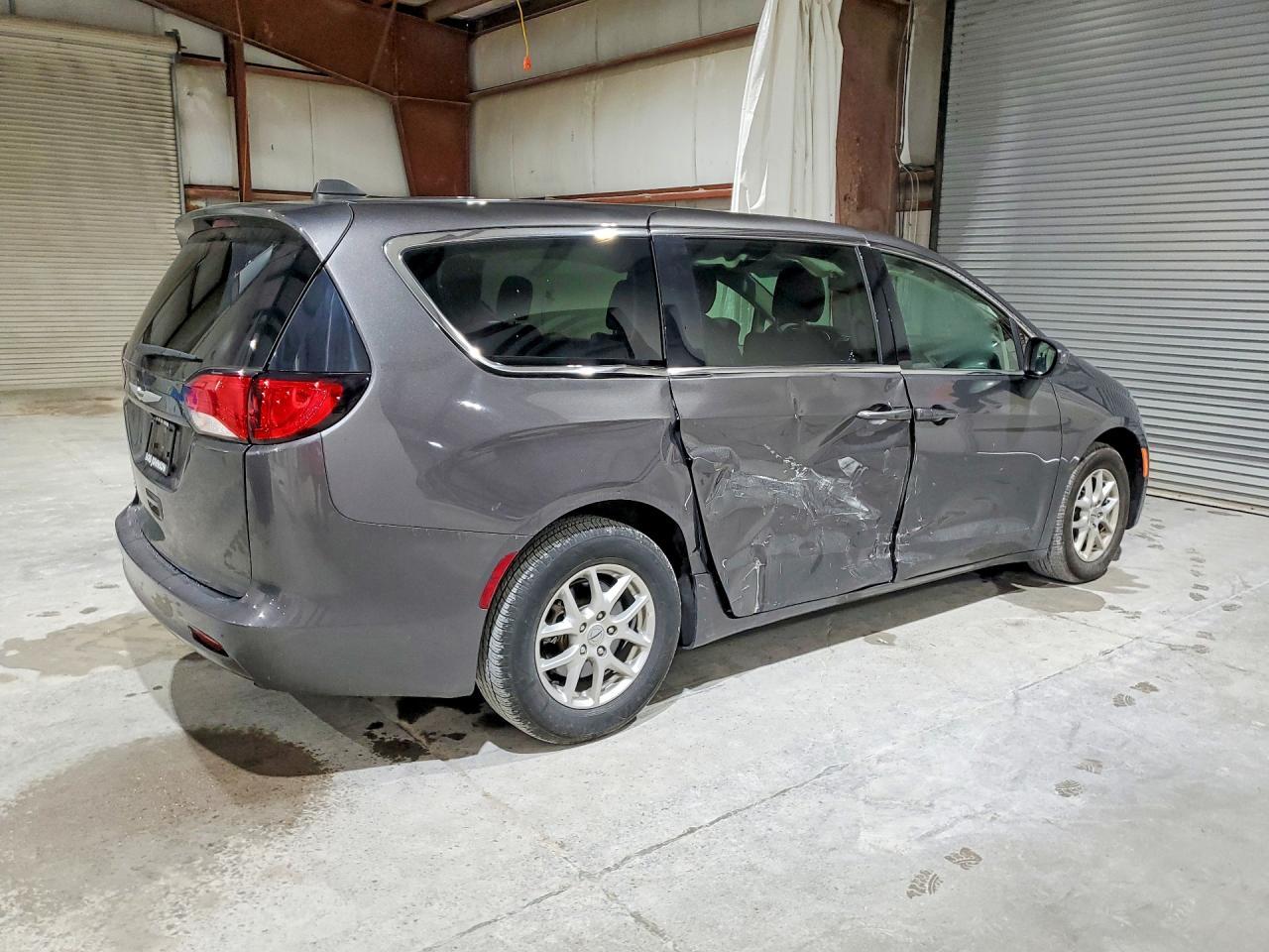 2023 Chrysler Voyager Lx - Фото 3