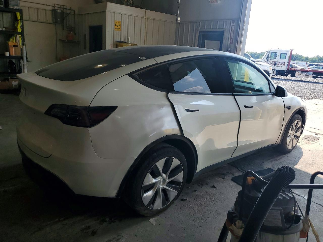 2023 Tesla Model Y - Image 3
