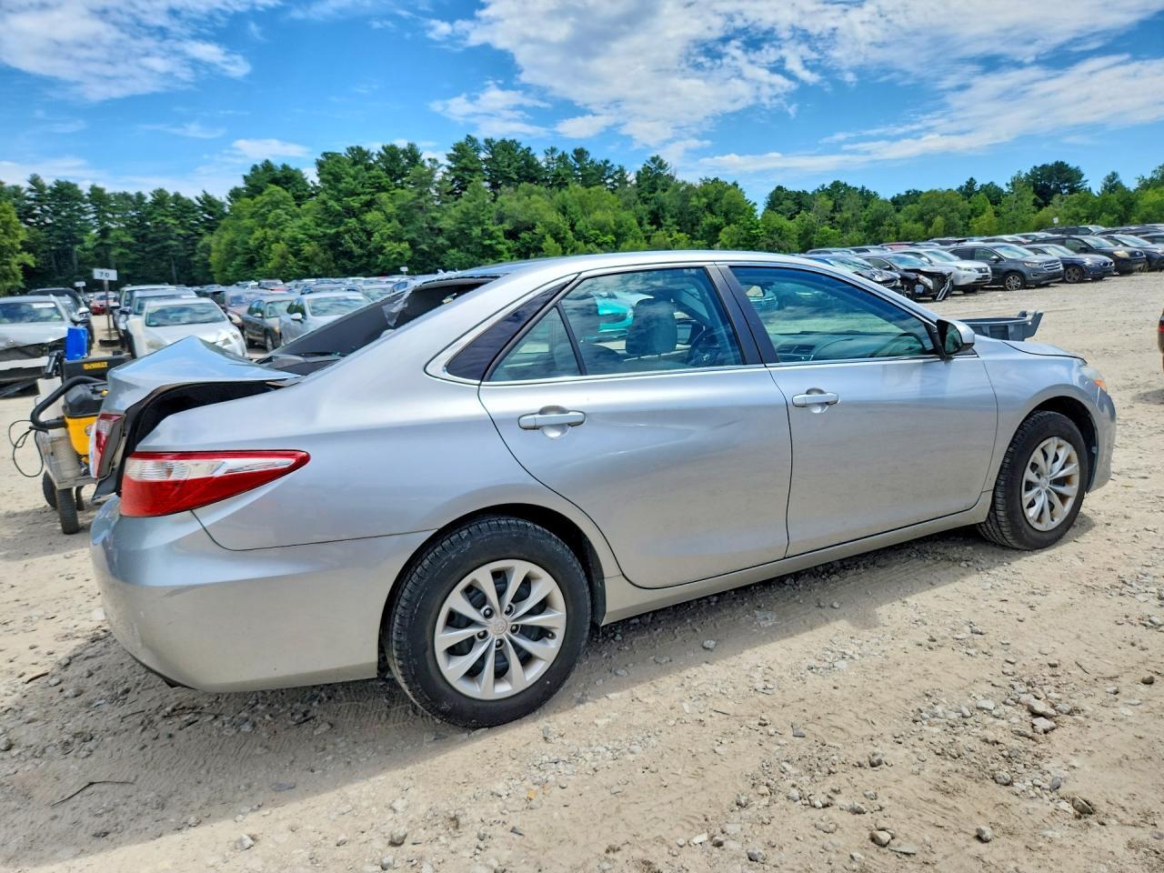 2017 Toyota Camry Le - Фото 3