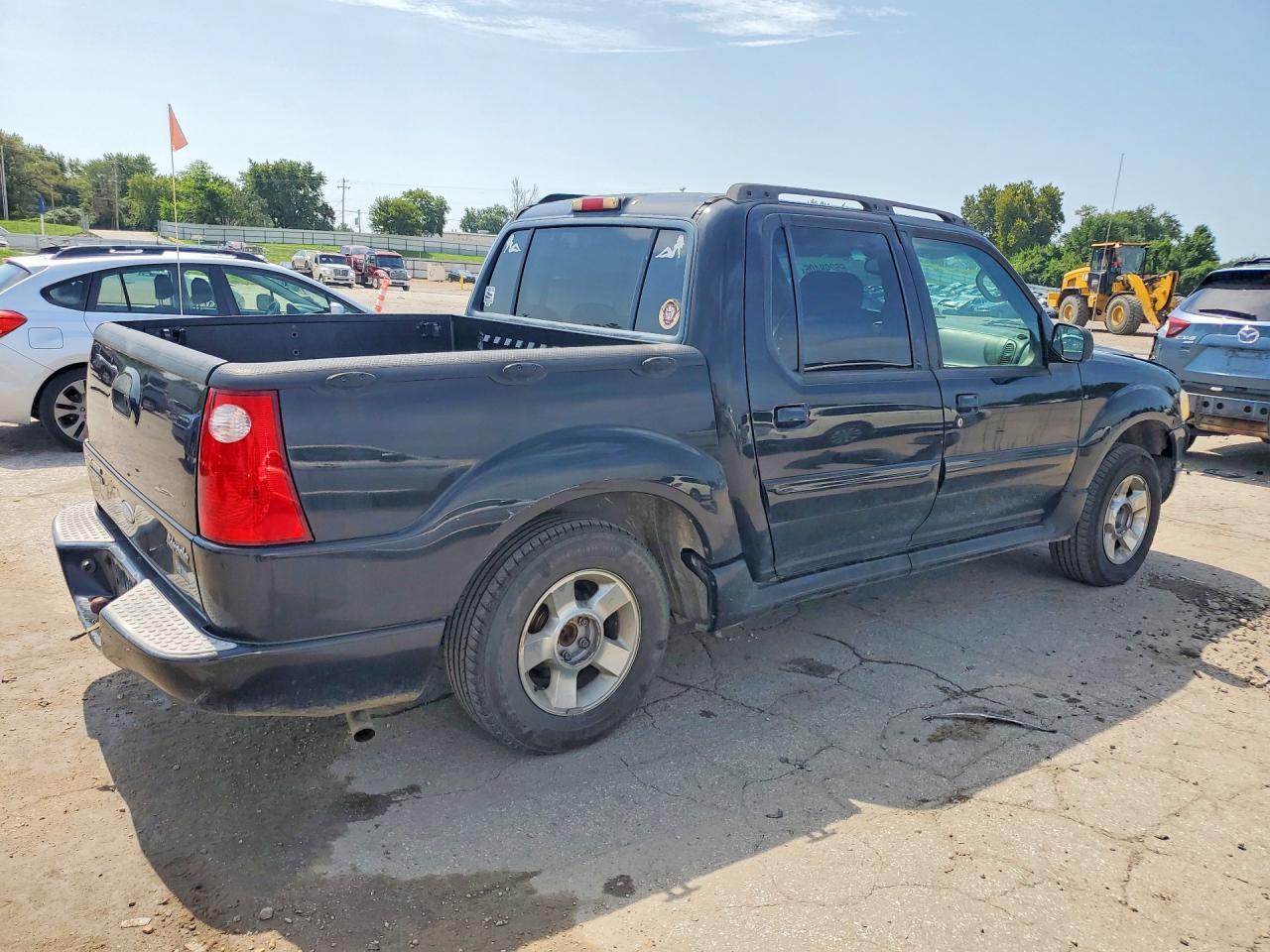 2005 Ford Explorer Sport Trac - Image 3