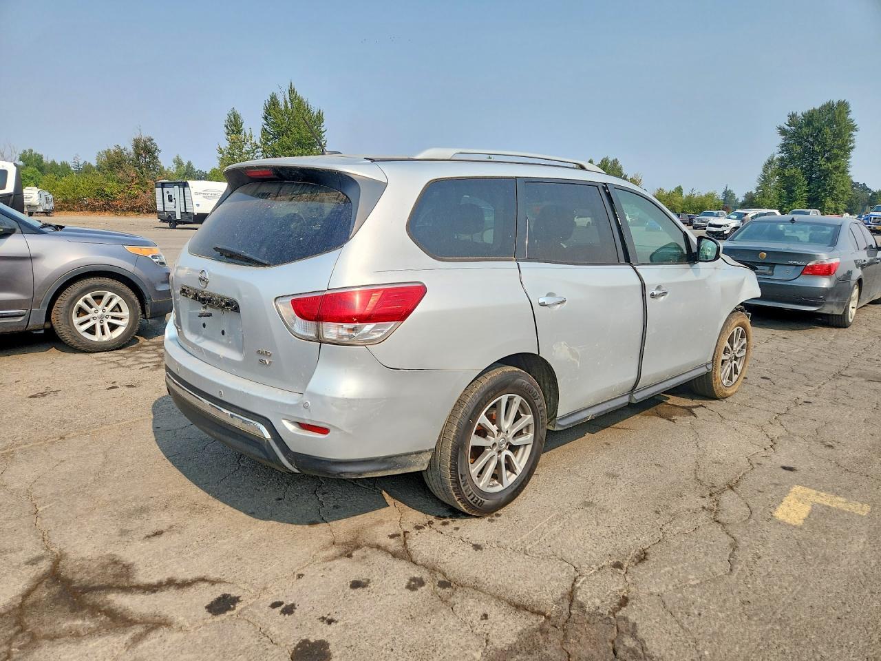 2013 Nissan Pathfinder S - Image 3