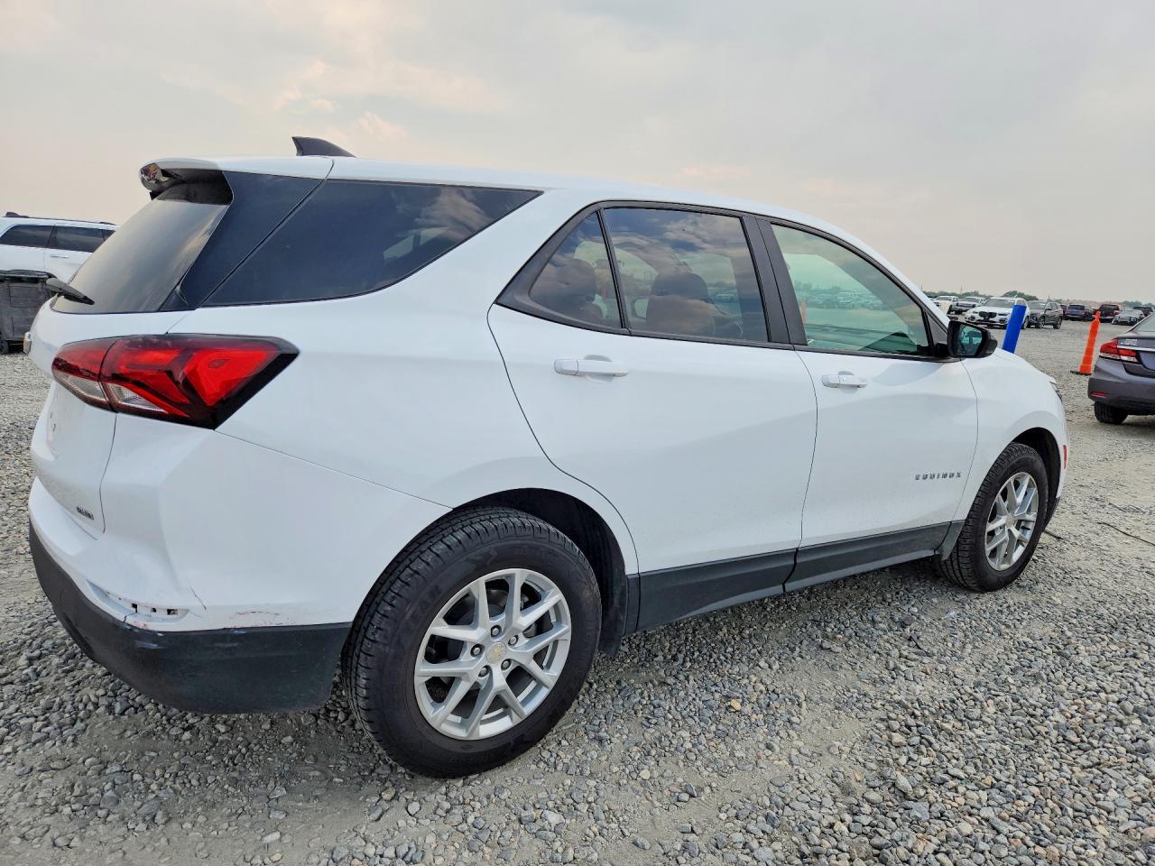 2022 Chevrolet Equinox Ls - Фото 3