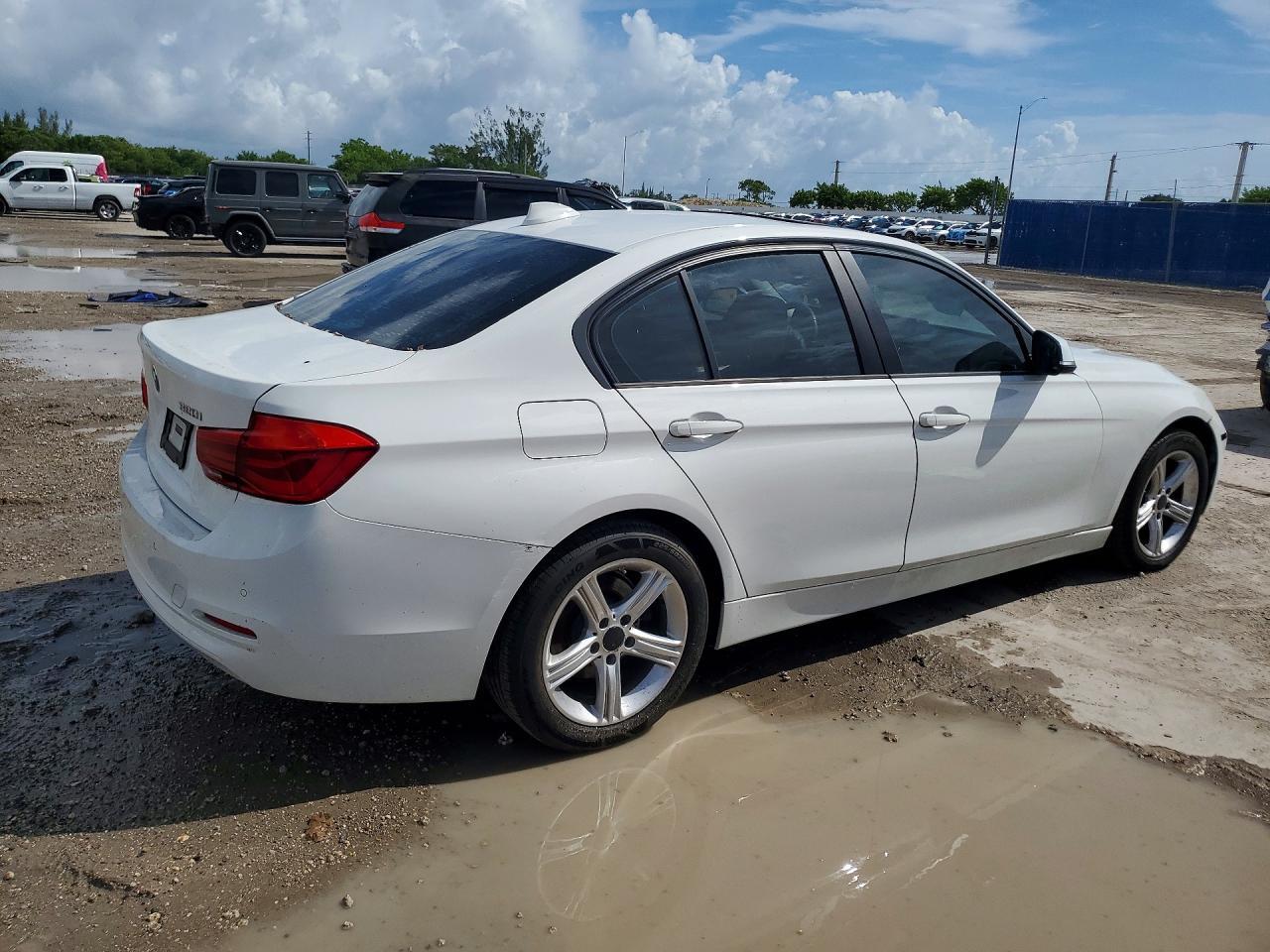 2017 BMW 320 I - Фото 3