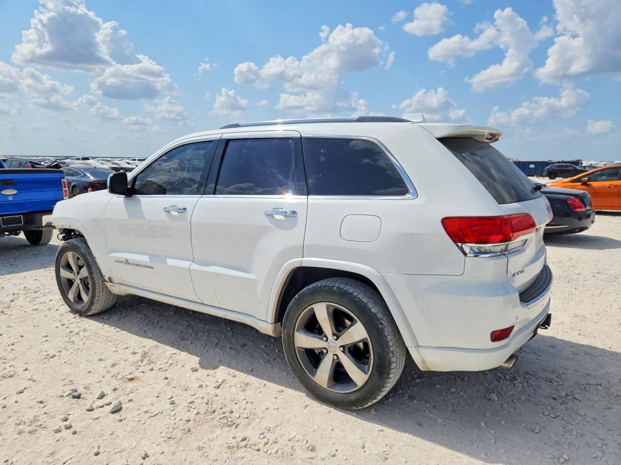 2014 Jeep Grand Cherokee Overland - Image 2
