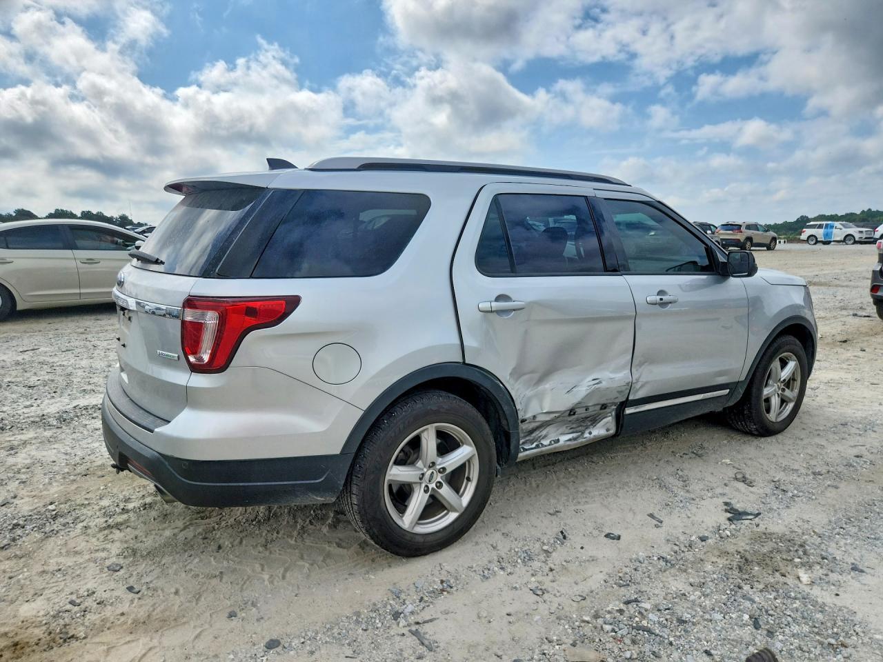 2018 Ford Explorer Xlt - Image 3
