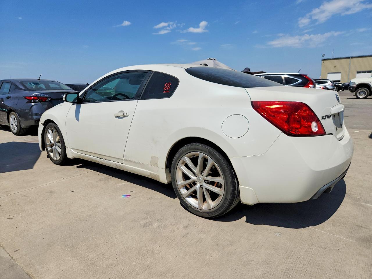 2009 Nissan Altima 3.5 Se - Image 2