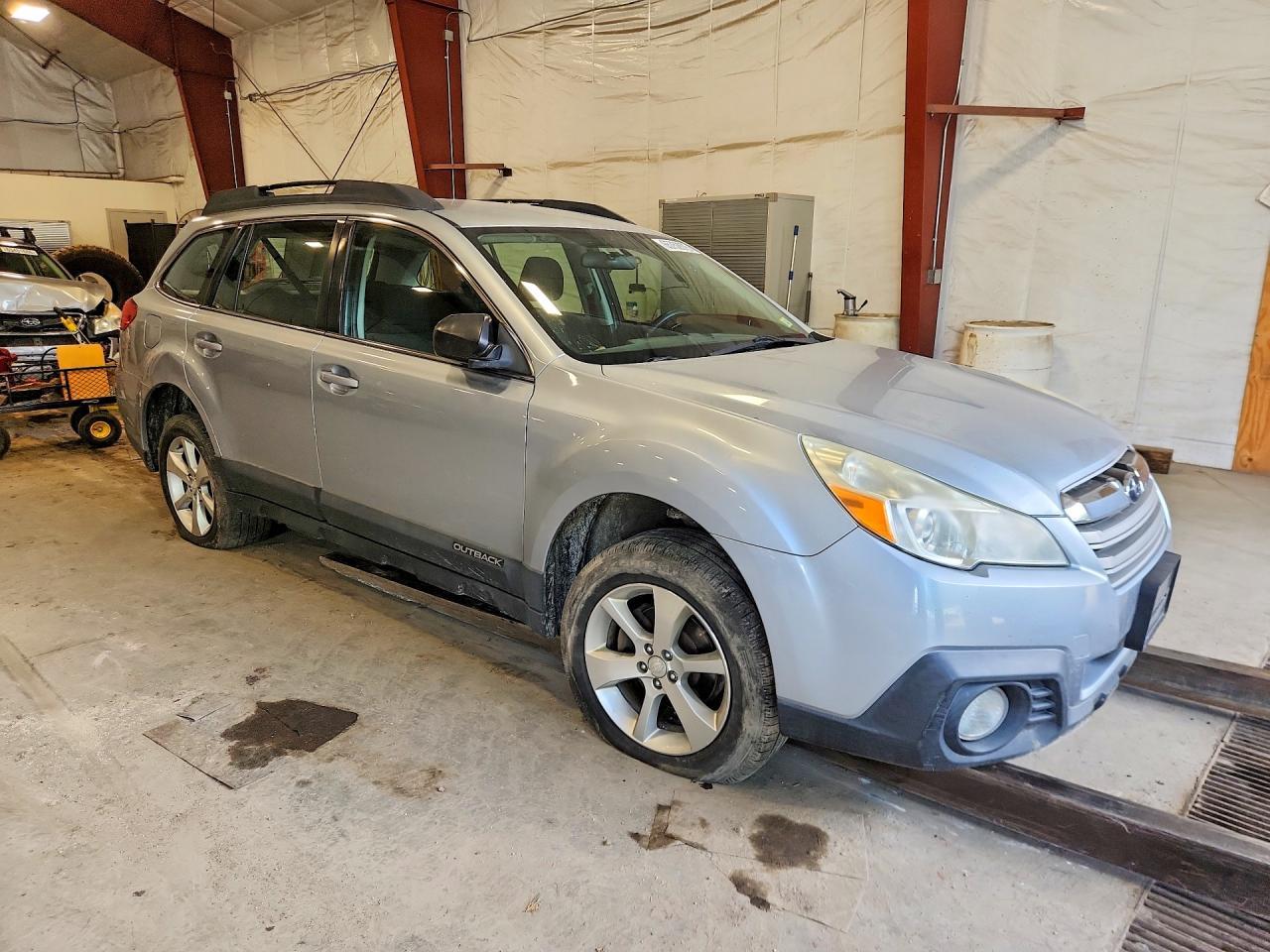 2014 Subaru Outback 2.5I - Image 4
