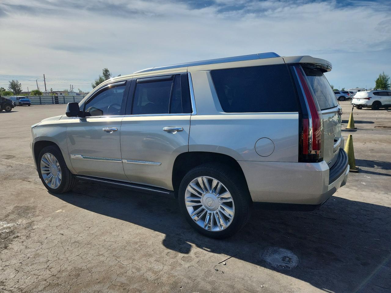 2016 Cadillac Escalade Platinum - Фото 2
