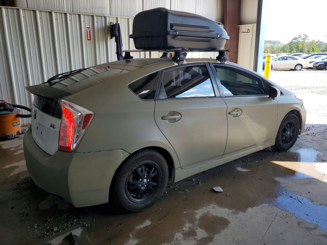 2015 Toyota Prius Two - Фото 3