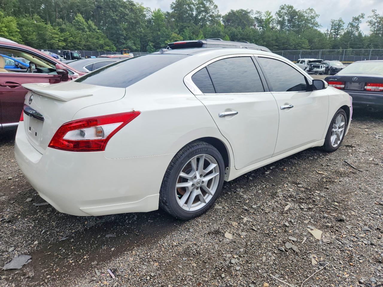 2010 Nissan Maxima 3.5 S - Image 3