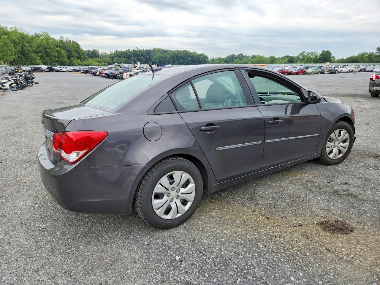 2014 Chevrolet Cruze Ls - Image 3