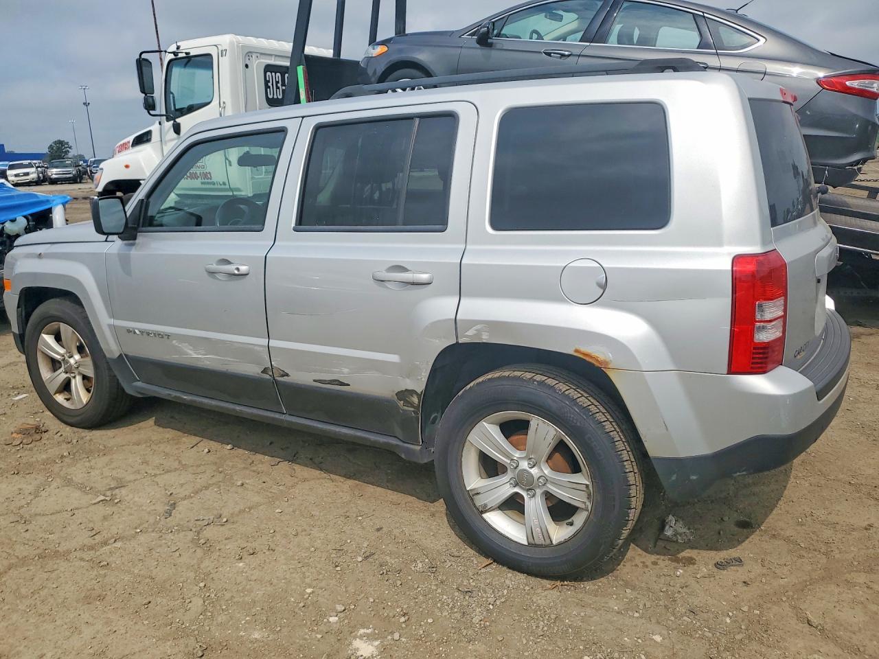 2014 Jeep Patriot Latitude - Фото 2