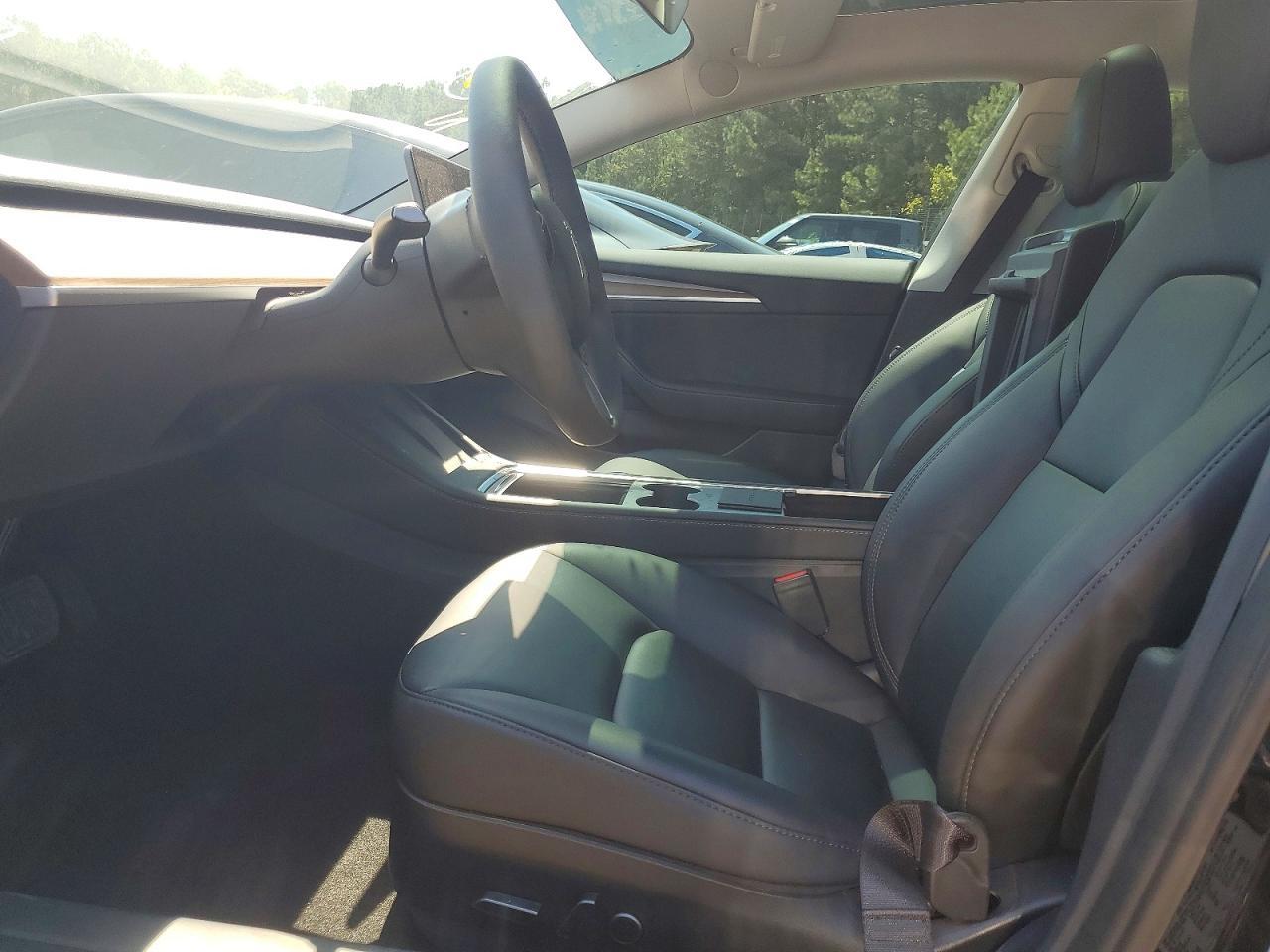 2023 Tesla Model 3 - Image 7
