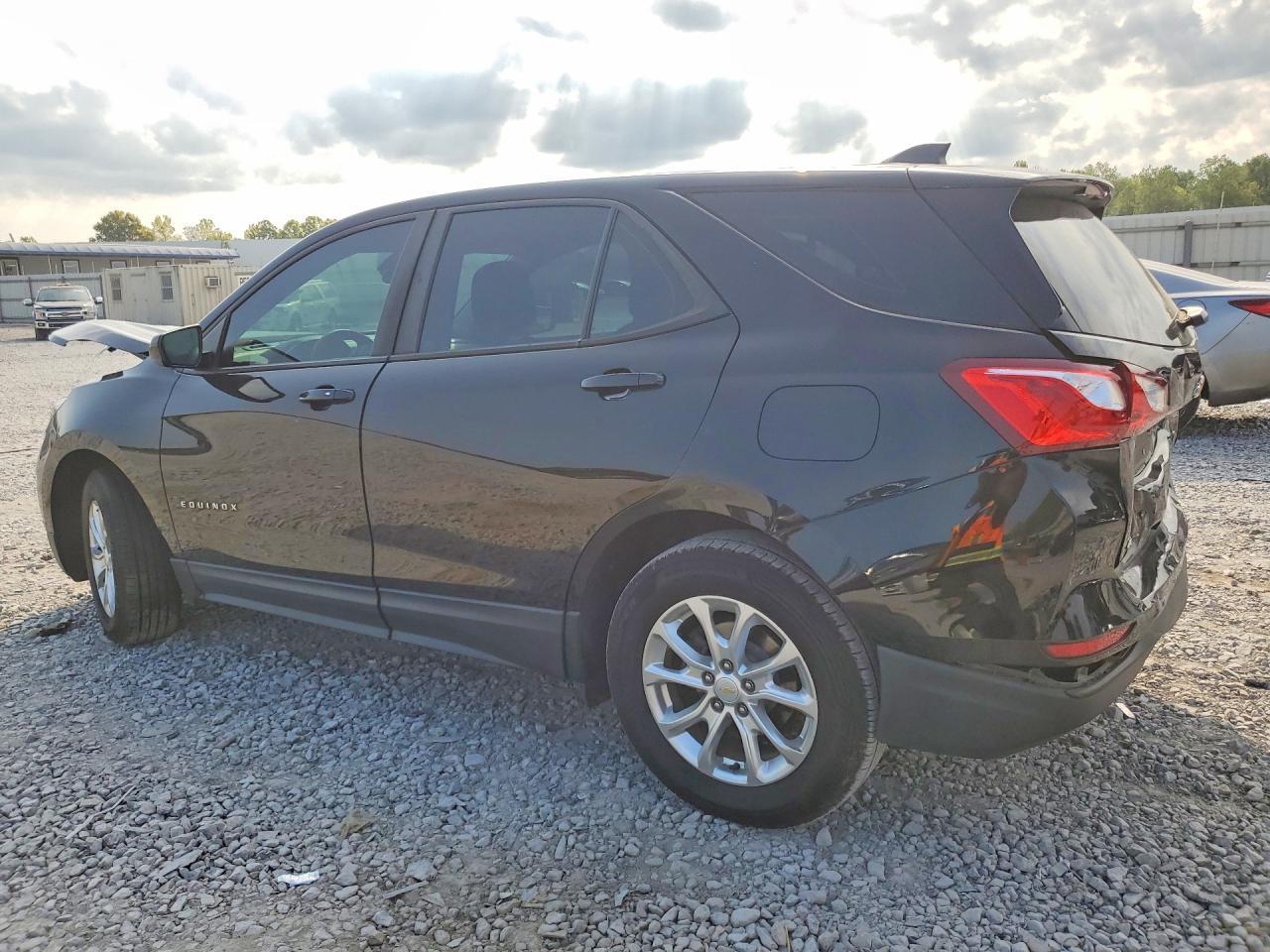2021 Chevrolet Equinox Ls - Фото 2