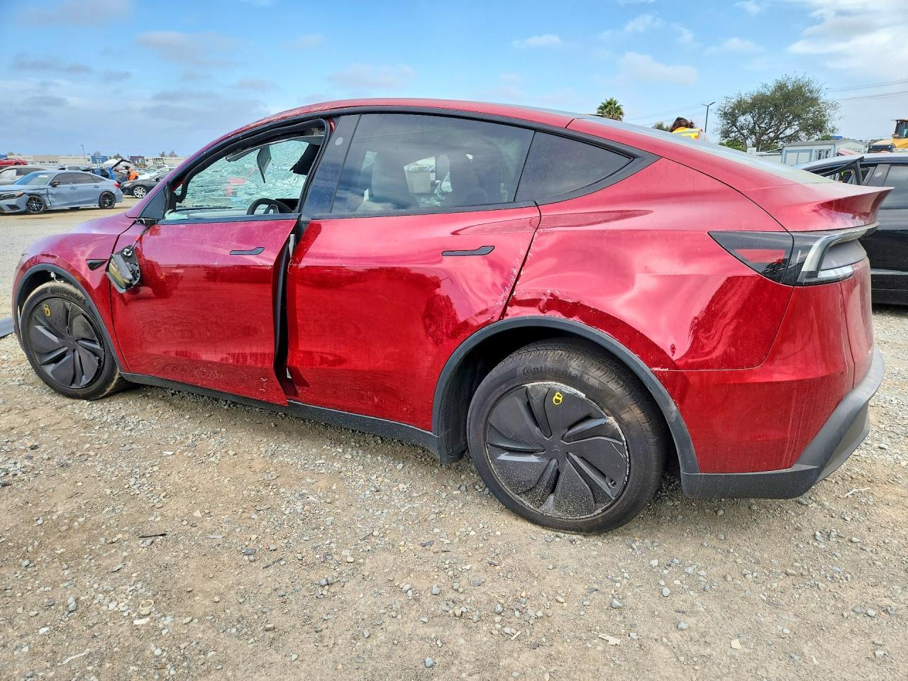 2026 Tesla Model Y - Фото 2