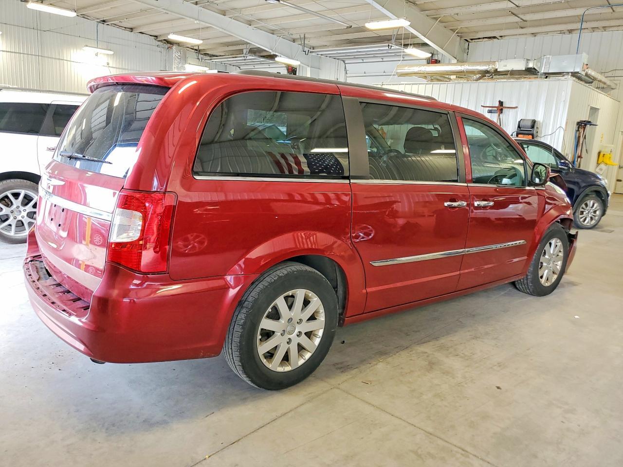 2015 Chrysler Town & Country Touring - Image 3