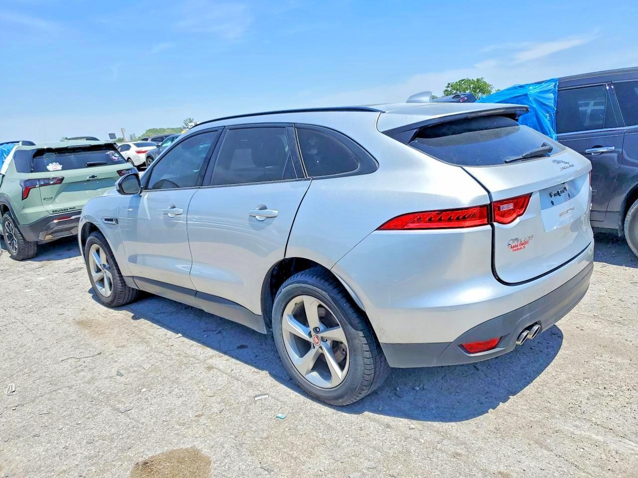 2017 Jaguar F-Pace Premium - Image 2