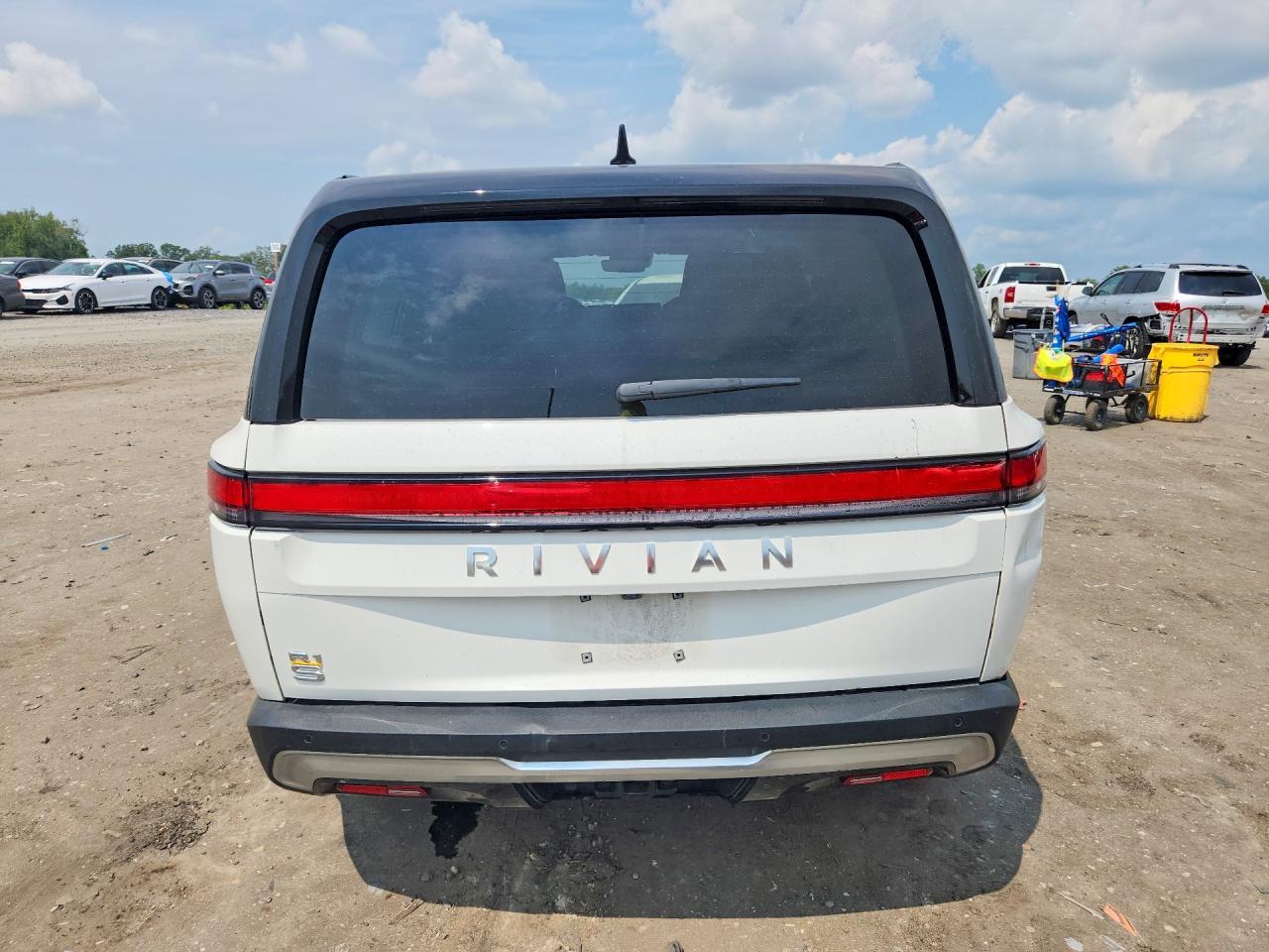 2023 Rivian R1S Adventure - Фото 6