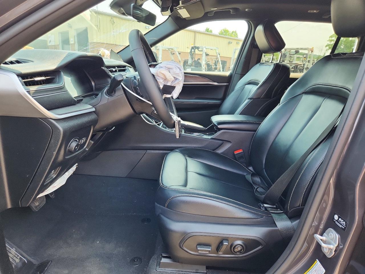 2025 Jeep Grand Cherokee Limited - Image 7