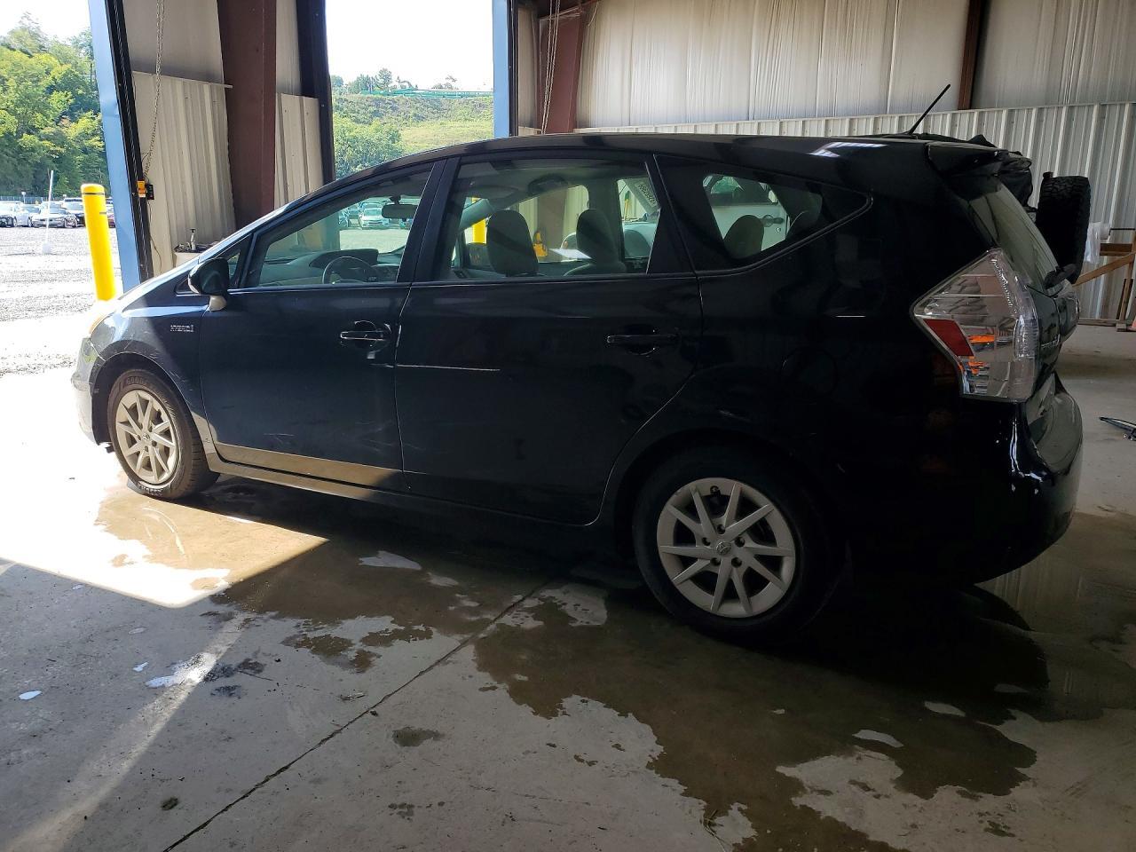 2013 Toyota Prius V Three - Фото 2