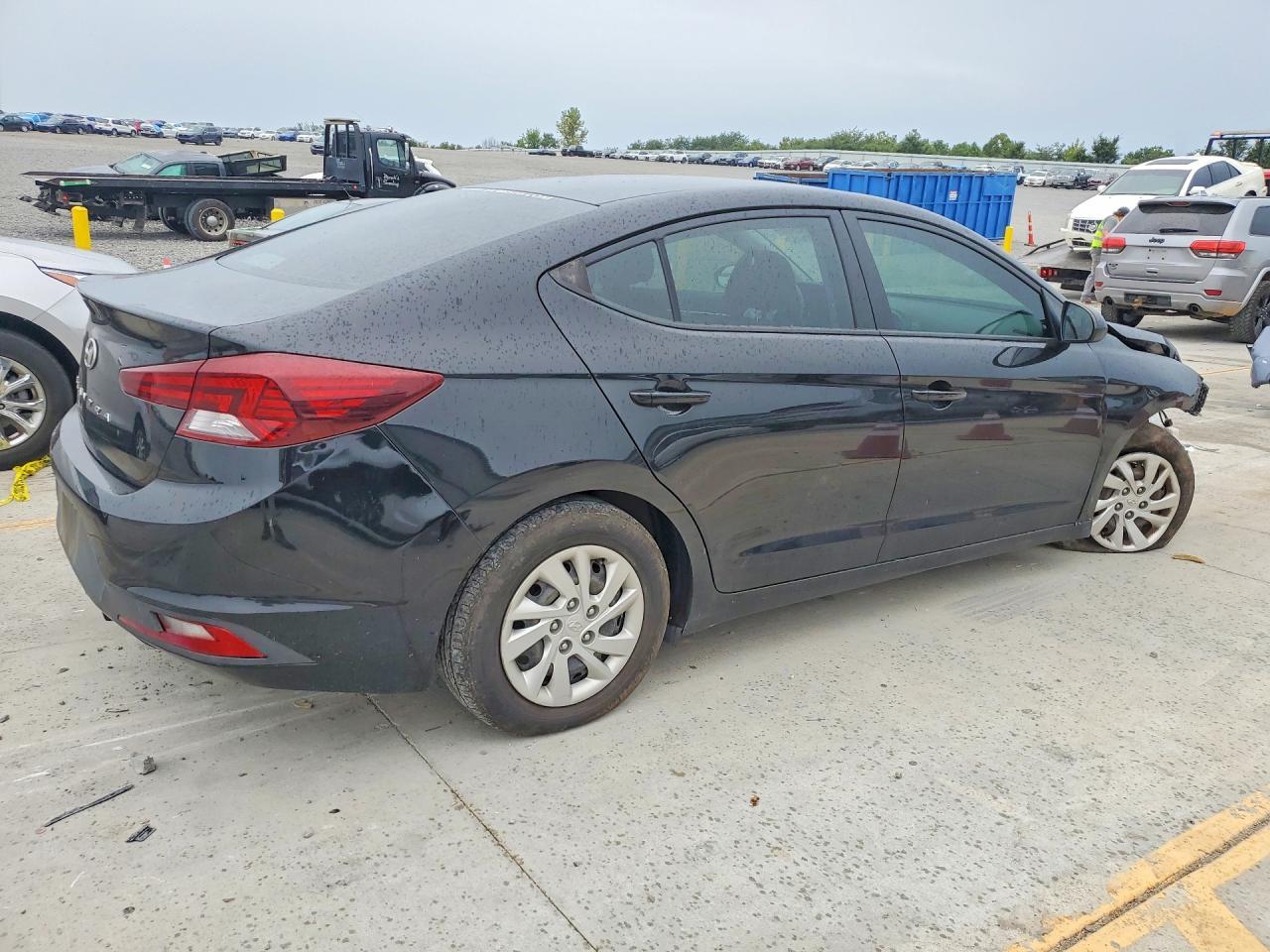2019 Hyundai Elantra Se - Image 3