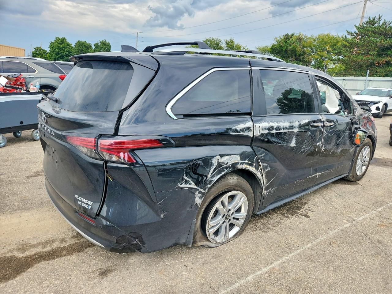 2022 Toyota Sienna Platinum 7-Passenger - Фото 3
