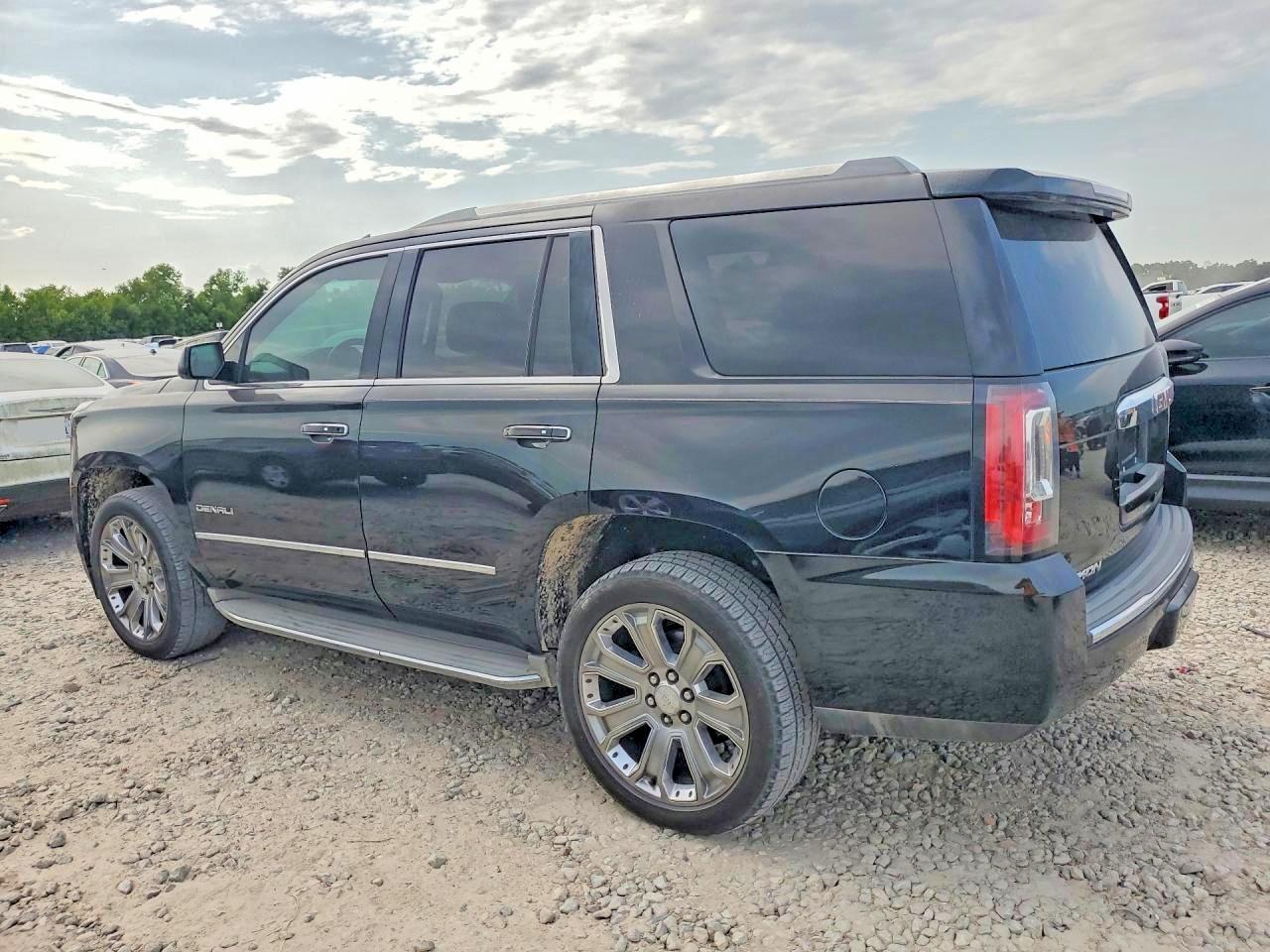 2015 GMC Yukon Denali - Фото 2
