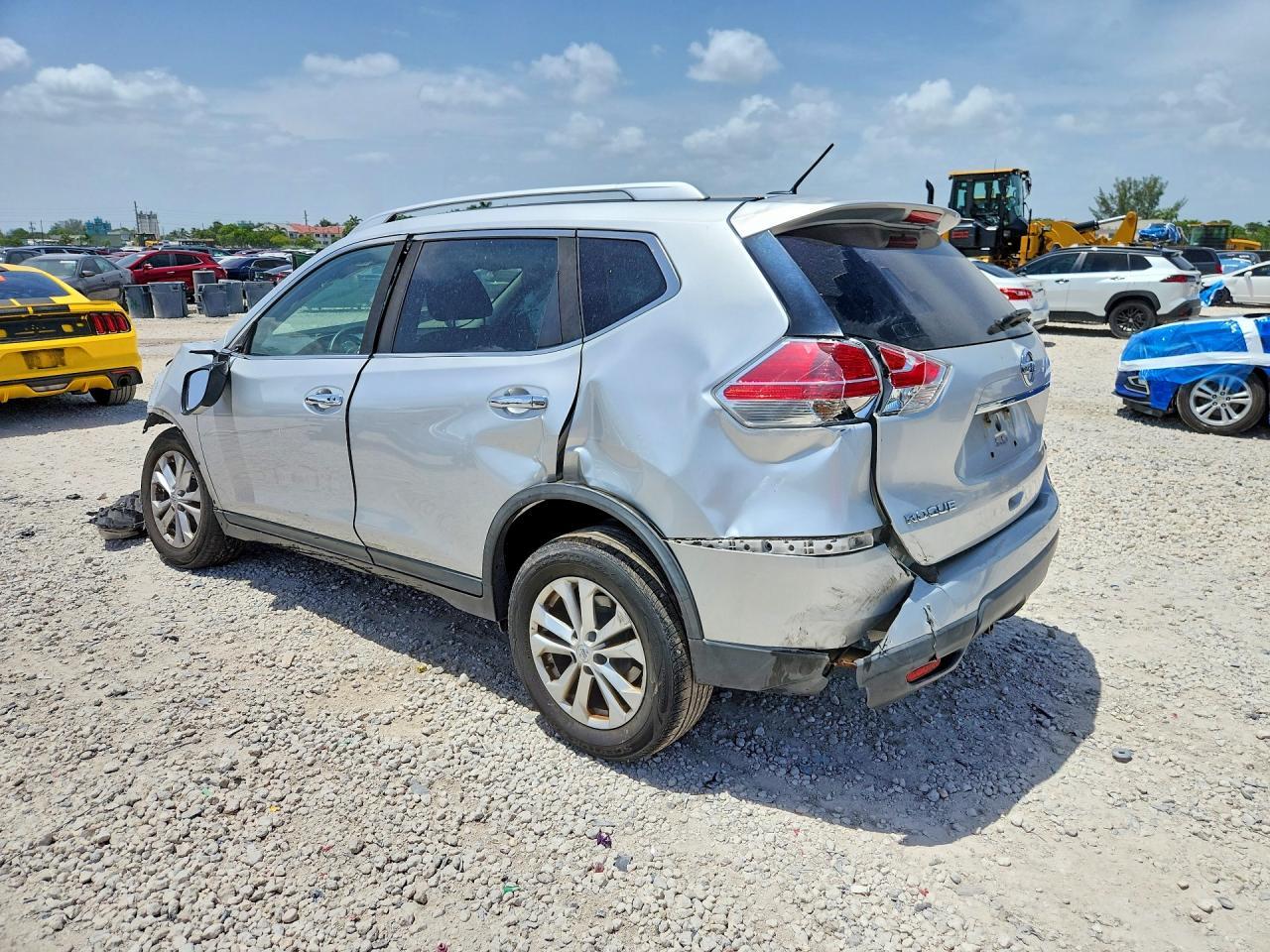2016 Nissan Rogue Sv - Image 2
