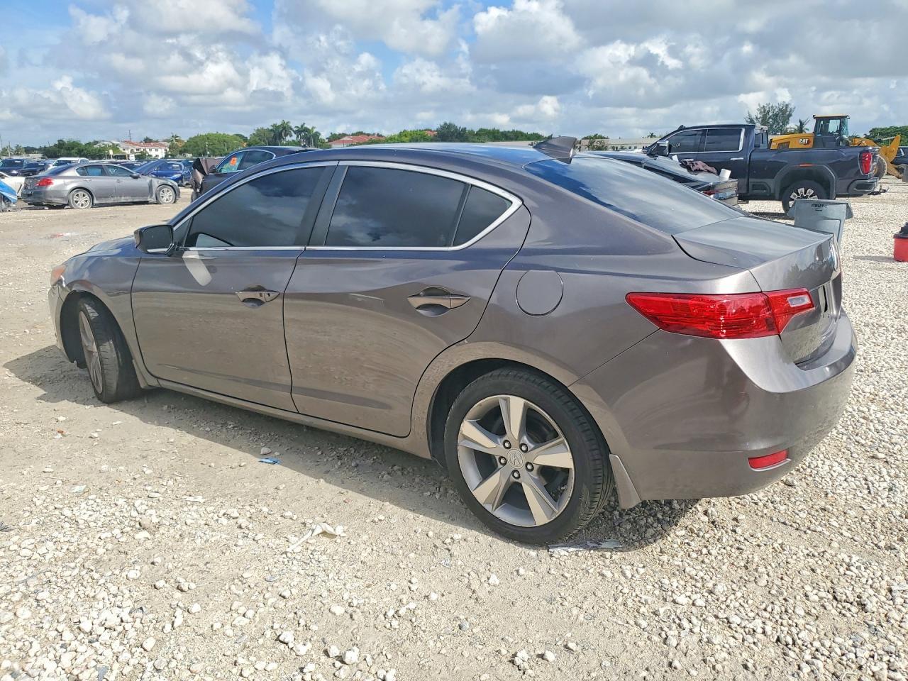 2013 Acura Ilx 20 Tech - Image 2