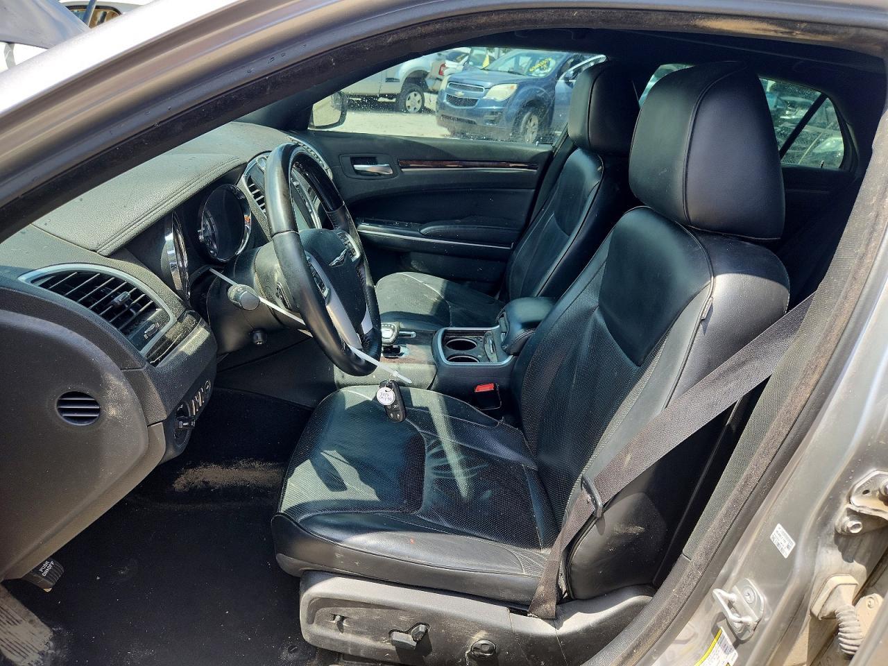 2014 Chrysler 300C - Image 7