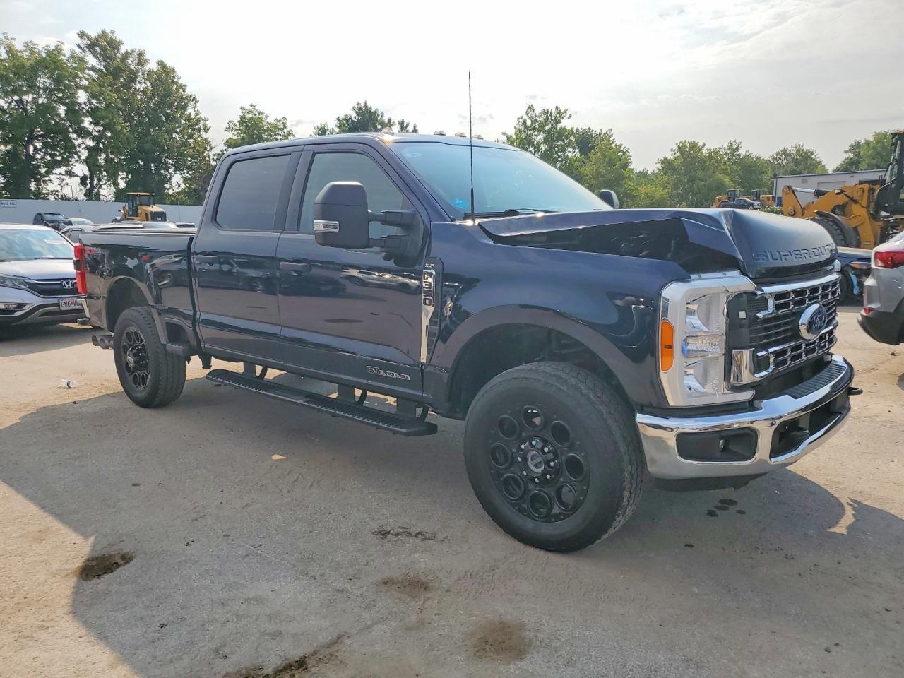 2023 Ford F350 Super Duty - Фото 4